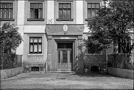 Vstup domova dchodc na ulici Jarošov v období po roce 1950.