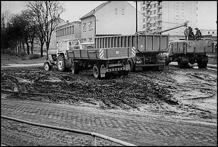 Úprava komunikací na kiovatce ulic Sadová a Anenská v roce 1977.