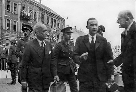 Prezident Beneš 12. kvtna 1945 na Masarykov nám. se starostou Koišem.