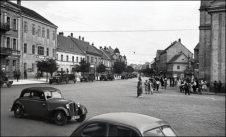 Další snímek prvodu poárních aut na Masaryk. námstí asi ped r. 1960.