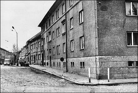 Od ulice Jánošíkovy k námstí podél radnice okolo roku 1970.