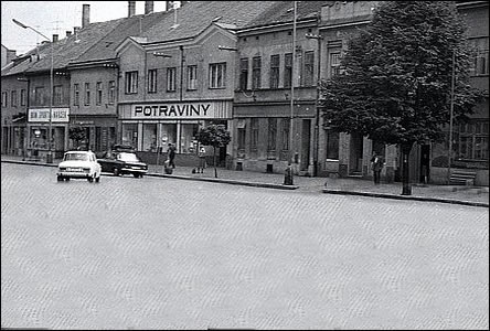 Obchody v pravé ásti Masaykova námstí okolo roku 1980.