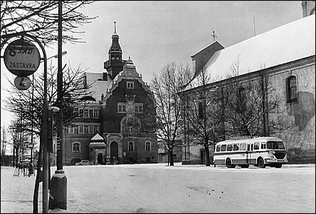 Autobusové nádraí bylo okolo roku 1970 umístno na Masarykov námstí.