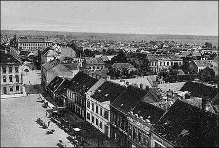 Roh Masarykova námstí a ulice Dobrovolského ped rokem 1939.