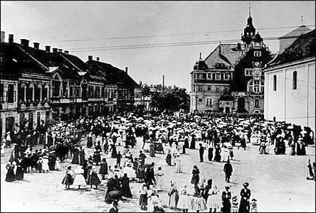 Jarmark na Masarykov námstí nkdy okolo let 1920-1925.