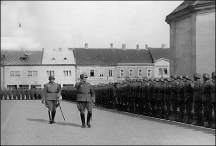 Pehlídka wehrmachtu na Masarykov námstí asi v roce 1940.