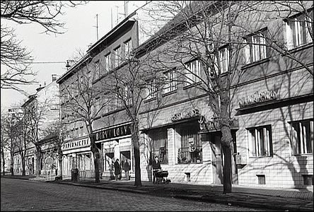 Národní tída a Central ješt jako hotel v období po roce 1960.