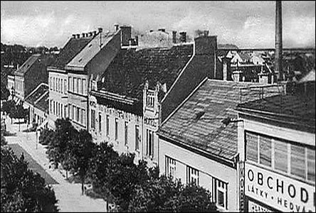 Národní tída nad hotelem Centrál asi okolo roku 1940.