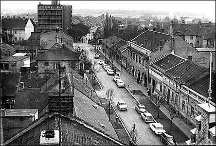 Pvodní zástavba ulice Dolní Valy ped asanací v sedmdesátých létech.