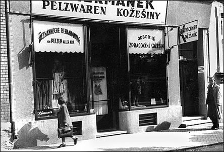Obchod pana Hemánka pod ulicí Dukelských hrdin v roce 1940.