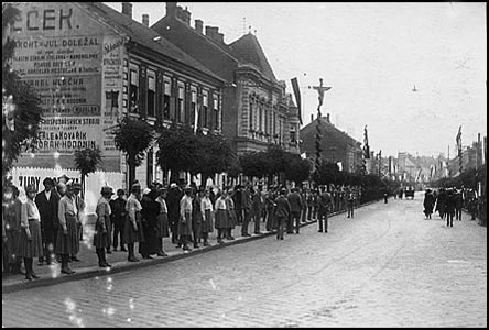 Přivítání T.G.M. v Hodoníně v r.1924, vlevo Hotel Janeček