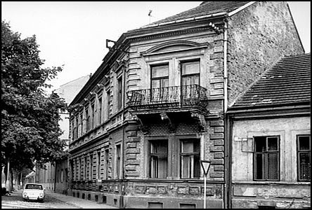 Roh ulic Píní a Štefánikova v roce 1972.