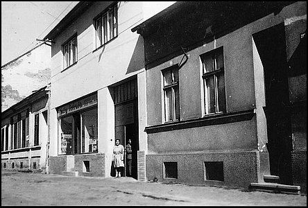 Ulice Píní k ulici Štefánikov, jiná podoba domu z niší fotografie.