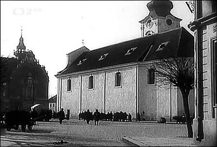 V roce 1940 v horním výklenku kostela socha svatého Šebestiána ješt byla.