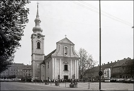 Masarykovo námstí a kostel v roce 1970.