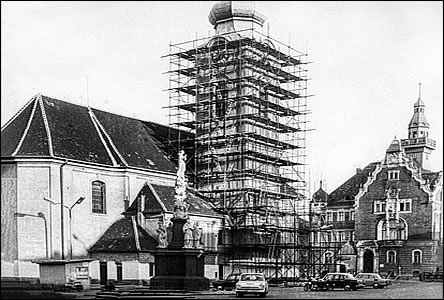 Jedna z pedchozích oprav kostela, pravdpodobn rok 1973.