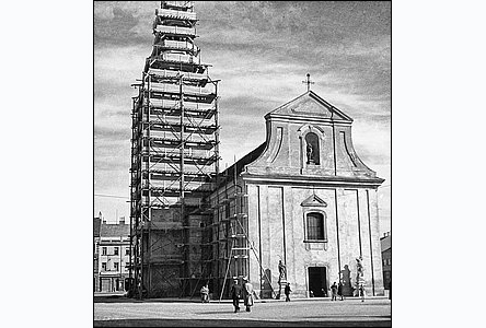 V roce 1940 v horním výklenku kostela socha svatého Šebestiána ješt byla.