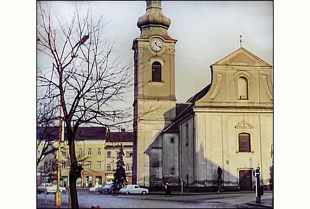 Masarykovo námstí a kostel asi v roce 1970.
