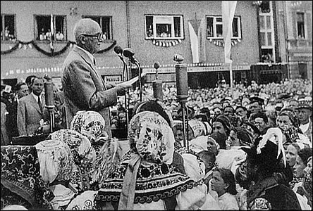 Prezident Beneš na Masarykov námstí pi projevu v roce 1947.