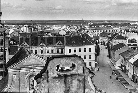 Pohled z radnice smren k ulici Dobrovolského.