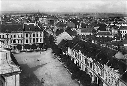Námstí k ulici Dobrovolského, snímek poízený v roce 1940.