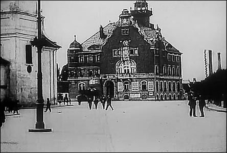 Pohled námstím podél kostela k radnici ped píjezdem T.G.M. v roce 1924.
