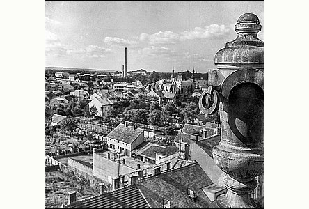 Pohled z radnice k ulici Sadové v dob okolo roku 1940.