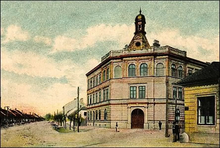 Reálka v roce 1903 a pvodní zástavba ulice Mšanské.