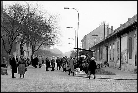 Trh na ulici Horní Valy v roce 1974.