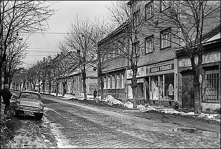 Národní tída u ulice Rodenovy v zim okolo roku 1970.