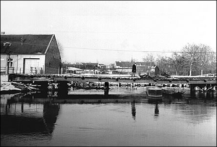 Ped rokem 1965, v dob stavby souasného mostu do Rybá.