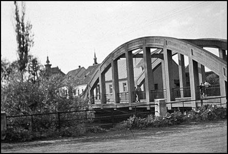 Most pes Moravu do Rybá u vinárny u Fial.