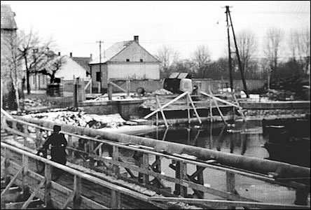 Po dobu výmny mostu do Rybá slouil náhradní pechod.