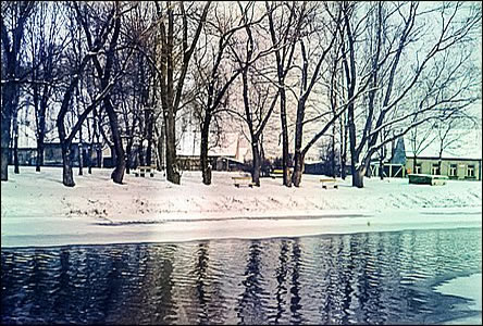 Ulice Jánošíkova pohledem pes vodu v dob okolo roku 1960.