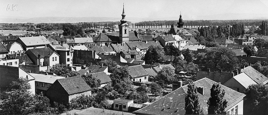 Pohled z Obchodní akademie pes ulici Sadovou k Masarykovu námstí asi po roce 1960.