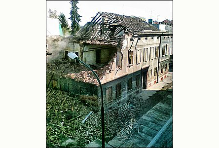 Bourání Lidové školy umní v roce 2008.