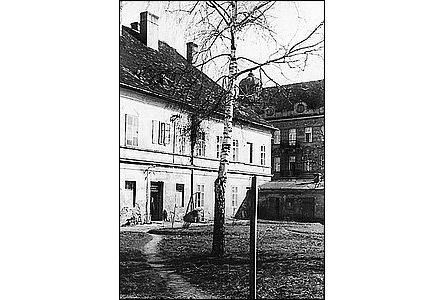 Pohled do dvora bývalého okresního úadu ped r. 1929.