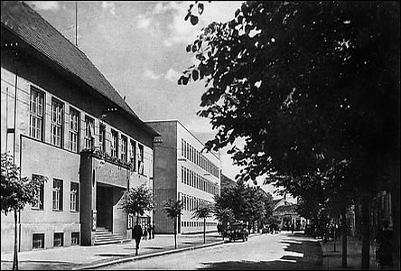 Sokolovna a budova Okresního úadu