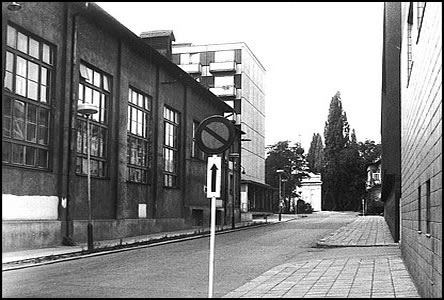 Ulice Tyršova se Sokolovnou ped rekonstrukcí.