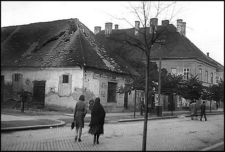 Velkomor. ulice, vlevo ulice vedle Sokolovny, v pozadí Okr. úad., ped r.1939.