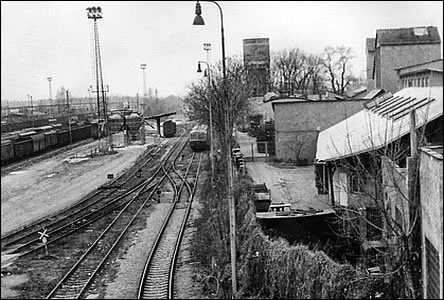 Hodonínské nákladní nádraží ještě před dobou elektrifikace trati.