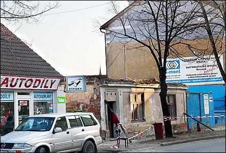 Malé domky mizí z msta i v souasnosti, zde ulice Štefánikova.