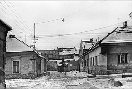 A do sedmdesátých let byla ulice Sušilova k Národní tíd neprchozí.