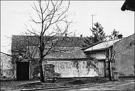 Domy ulice Koupelní naproti archívu v roce 1971.