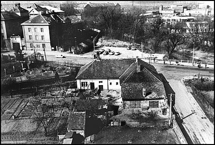 Roh ulic Koupelní a Bratislavská v roce 1975.