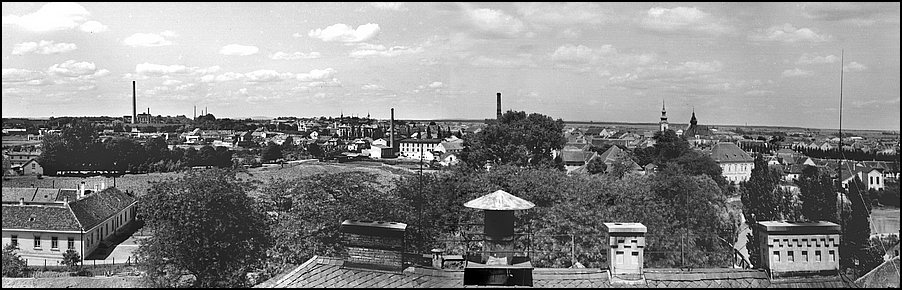 Panoráma msta z Tabákové továrny okolo roku 1940.
