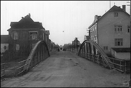 Tovární ulice smrem na Holí okolo roku 1930.