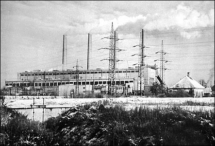 Elektrárna v 60. letech za plného provozu.