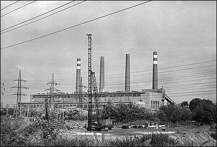 tykomínová elektrárna pohledem od Salajky.