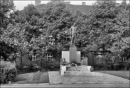 Podoba pomníku T. G. Masaryka v období mezi léty 1968 a 1971.